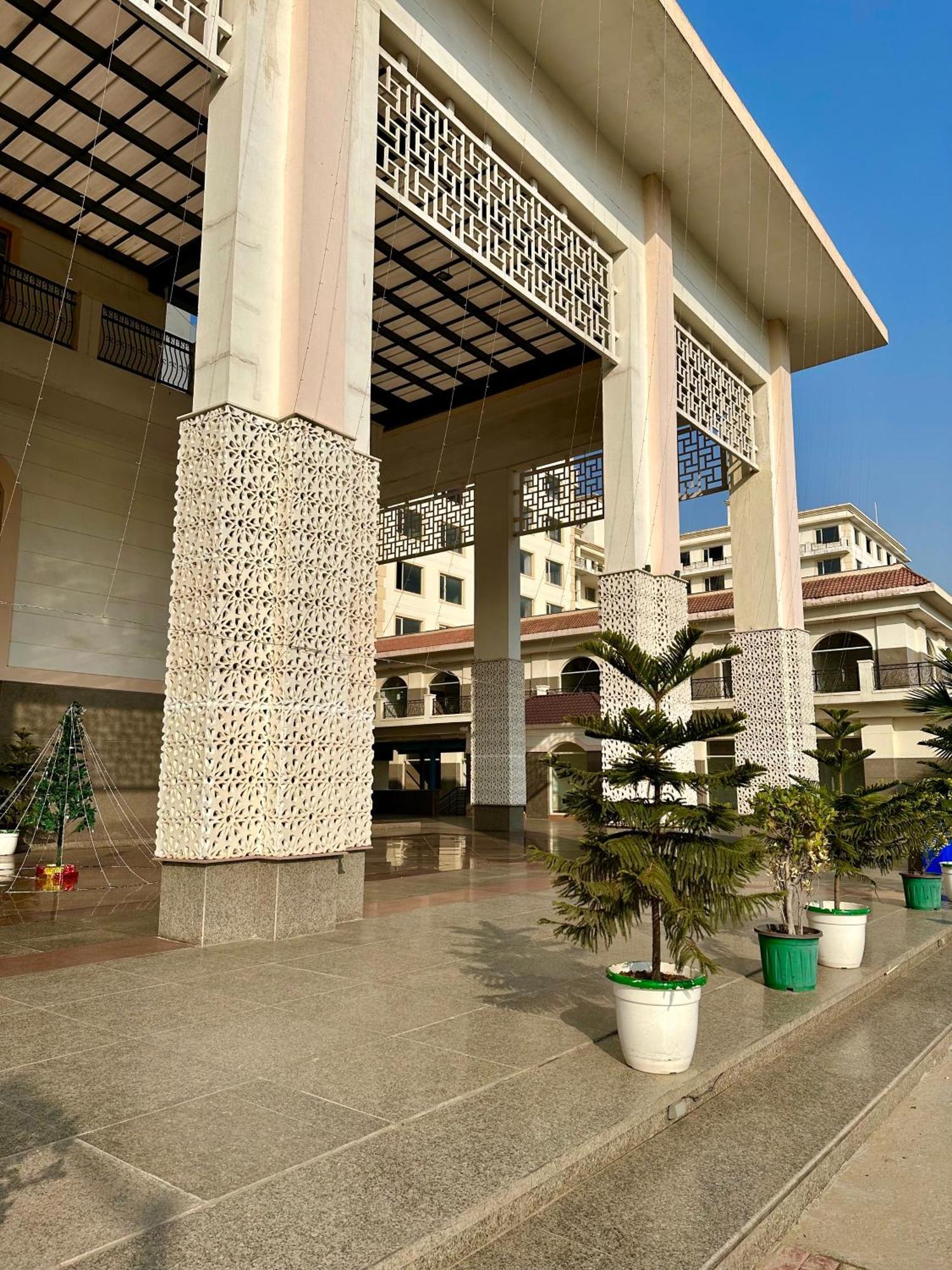 Flamingo Hotel Sector 67 I Studio Rooms I Gurgaon Eksteriør billede
