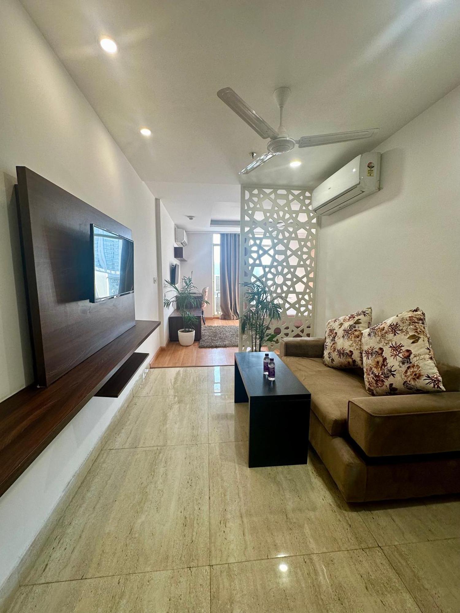 Flamingo Hotel Sector 67 I Studio Rooms I Gurgaon Eksteriør billede