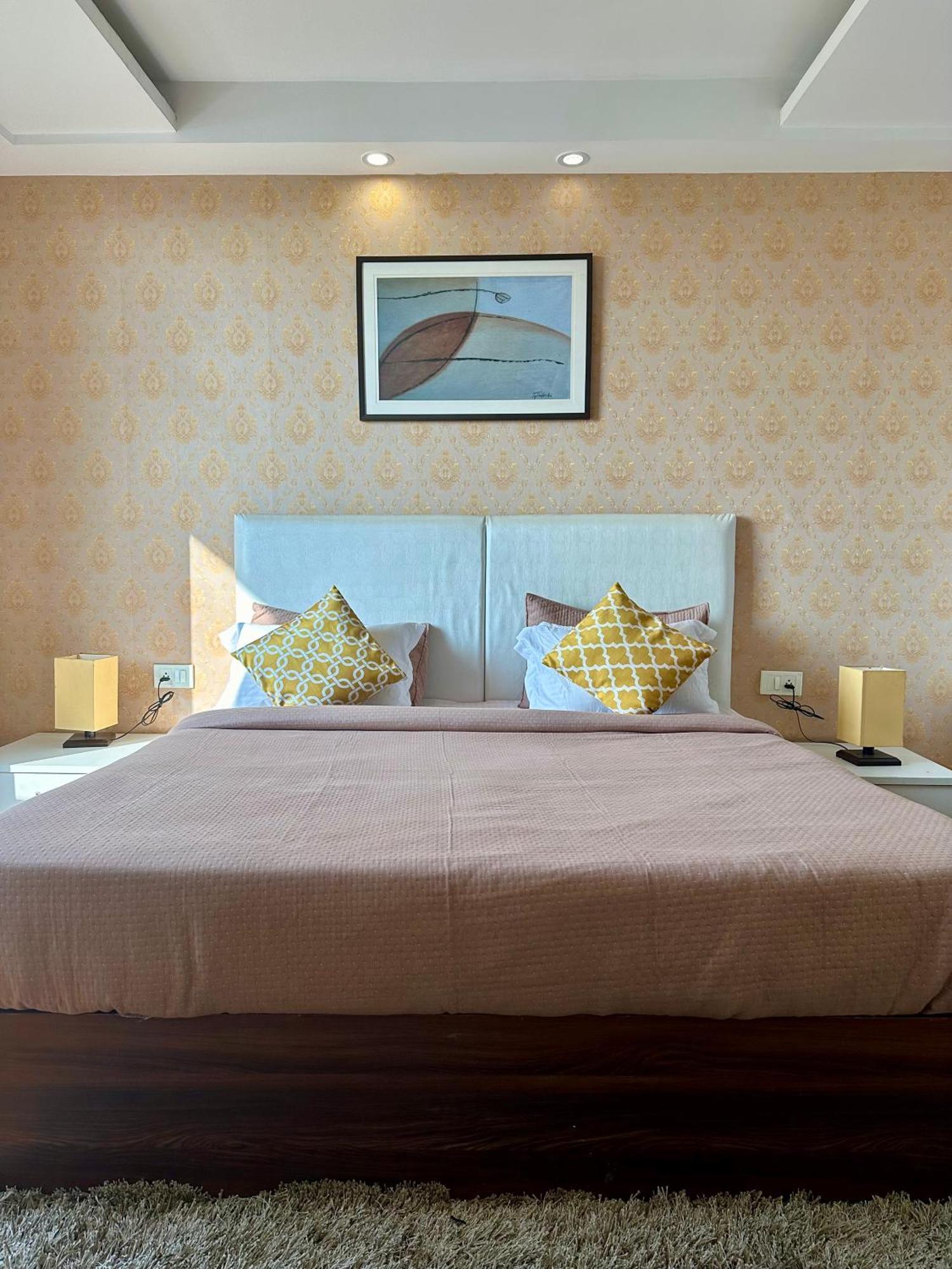 Flamingo Hotel Sector 67 I Studio Rooms I Gurgaon Eksteriør billede