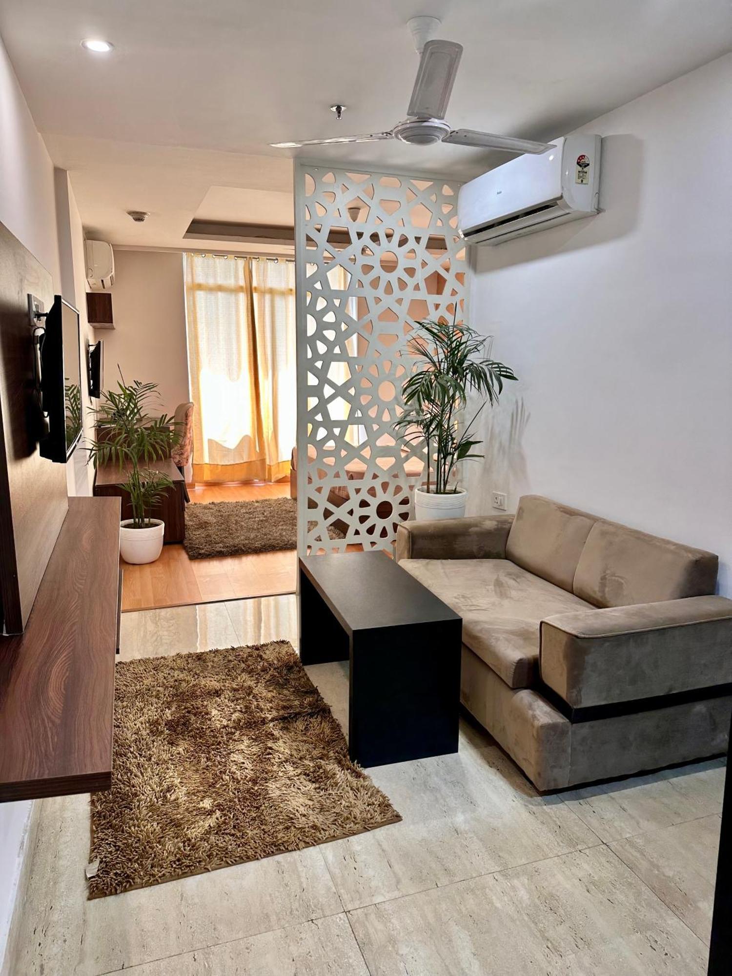 Flamingo Hotel Sector 67 I Studio Rooms I Gurgaon Eksteriør billede